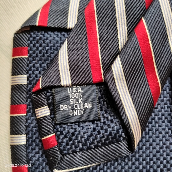 Daniel Cremieux Striped Men's Tie  Red, Blue, White Silk Handmade Preppy Classic - Picture 4 of 12